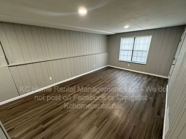 Building Photo - 9213 E 54th Terrace