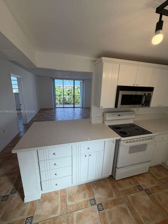 Building Photo - 7850 Byron Ave