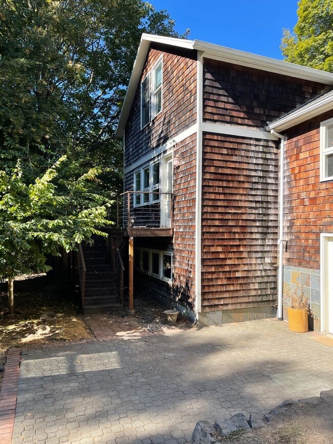 Building Photo - CHARMING MULTNOMAH VILLAGE CUSTOM HOME AVA...