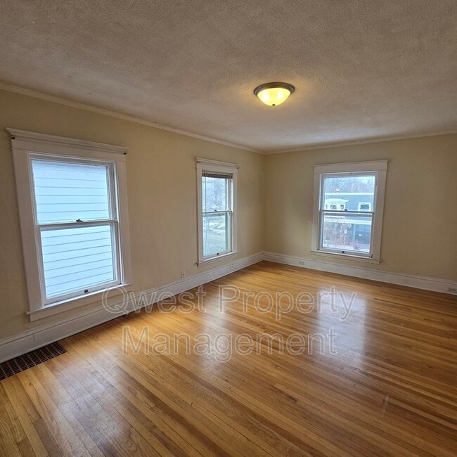 Building Photo - 1128 Fulton St E