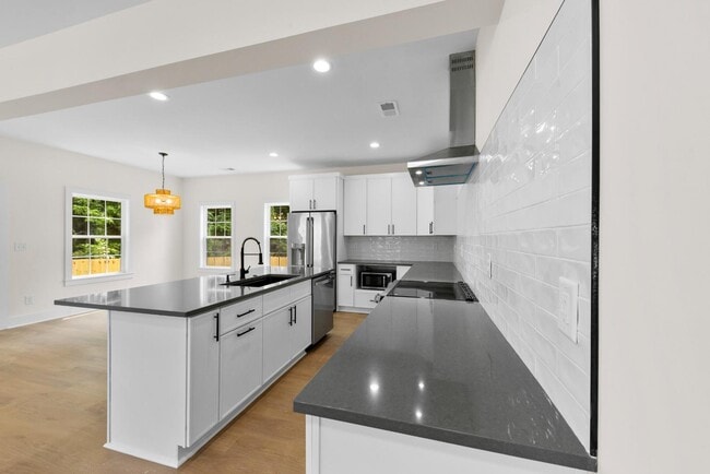 Building Photo - 3420 Tappan Pl