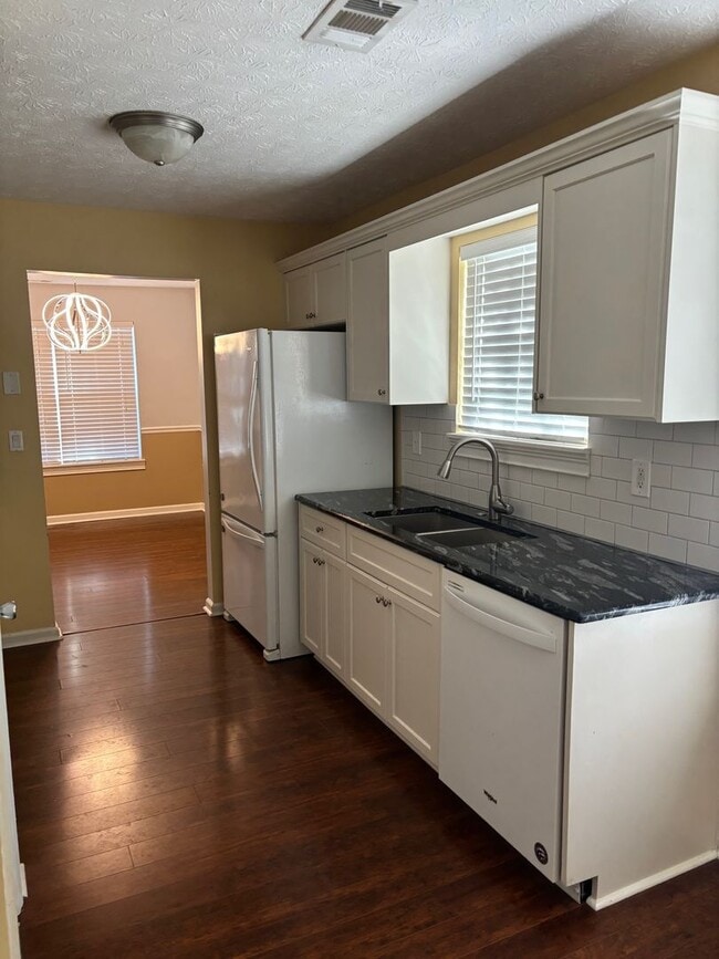 Building Photo - Updated 3/2 Brick Ranch In Grovetown - Available Now!