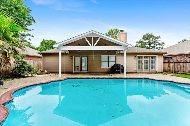 Building Photo - 5622 Village Park Dr