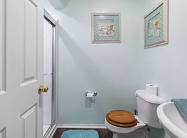 Building Photo - 825 Ashleaf Dr