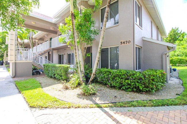 Building Photo - ***2BED/2BATH***PRESERVE VIEW***UPDATED KI...