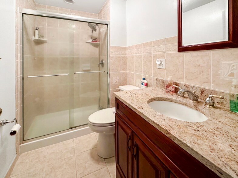 Building Photo - 6636 Isle of Skye Dr