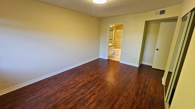 Building Photo - 14727 Magnolia Blvd