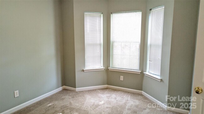 Building Photo - 111 Sterling Terrace Dr
