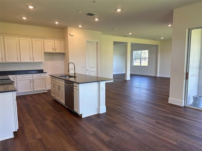 Building Photo - 16645 Lone Oak Cir