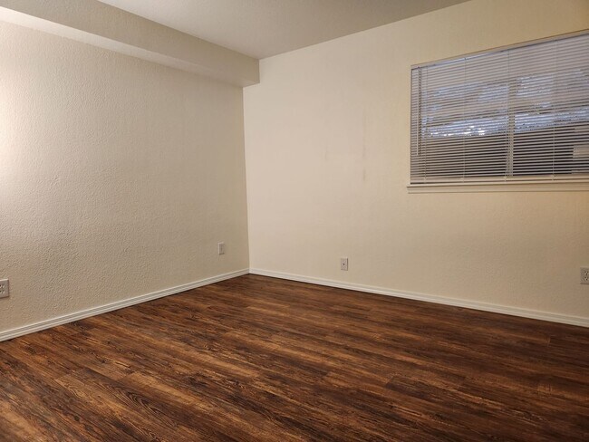 Building Photo - 500 National Ave N