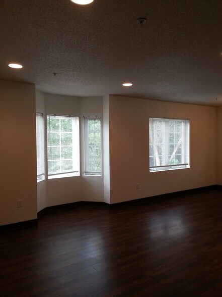 Building Photo - 943 S Gilbert St