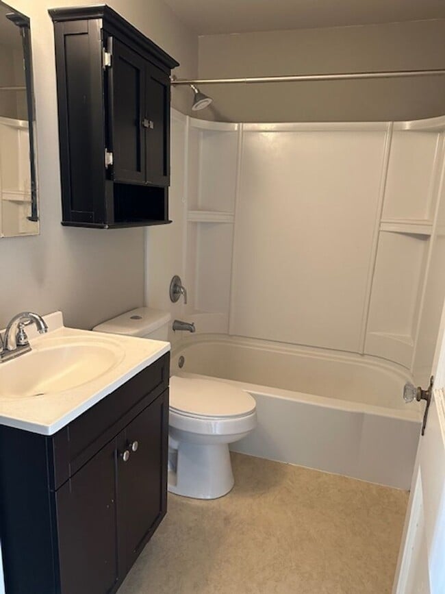 Building Photo - 1525 N Front St