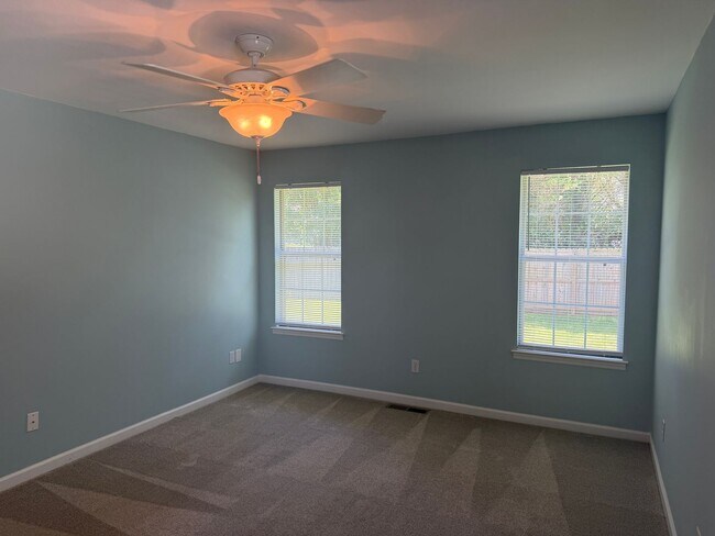 Building Photo - 8900 Fox Glen Dr