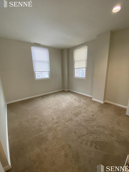 Building Photo - 218 Thorndike St