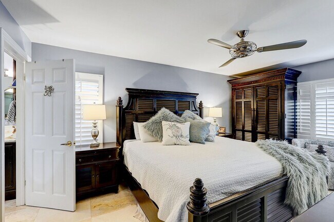 Building Photo - 4770 Brittany Dr S