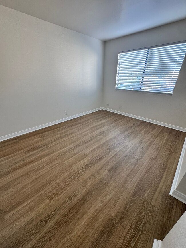 Building Photo - UPDATED2 Bed/2 Bath Alpine Oaks Condo