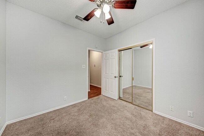 Building Photo - PRELEASE 8/15/2025 2 bed 2 bath
