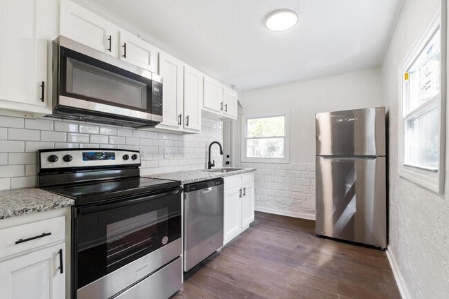 Building Photo - 2778 Grasmere Ave