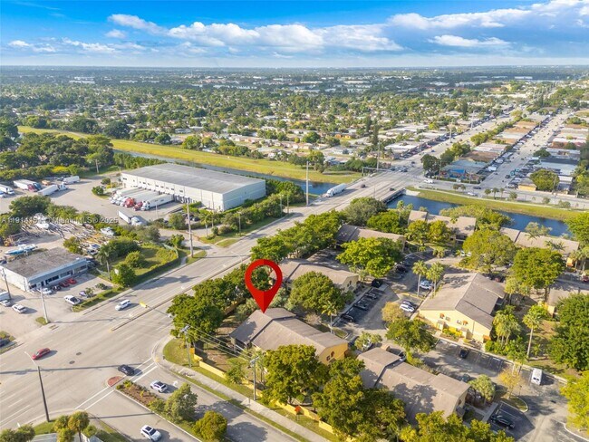 Building Photo - 3065 N Oakland Forest Dr