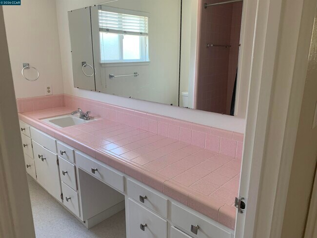 Building Photo - 1608 Claycord Ave