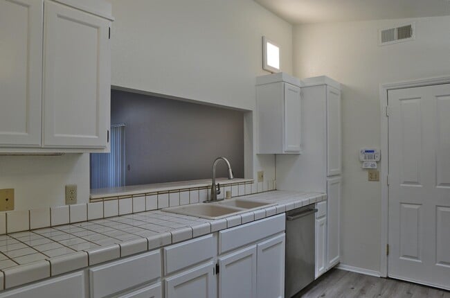 Building Photo - 54015 Avenida Juarez