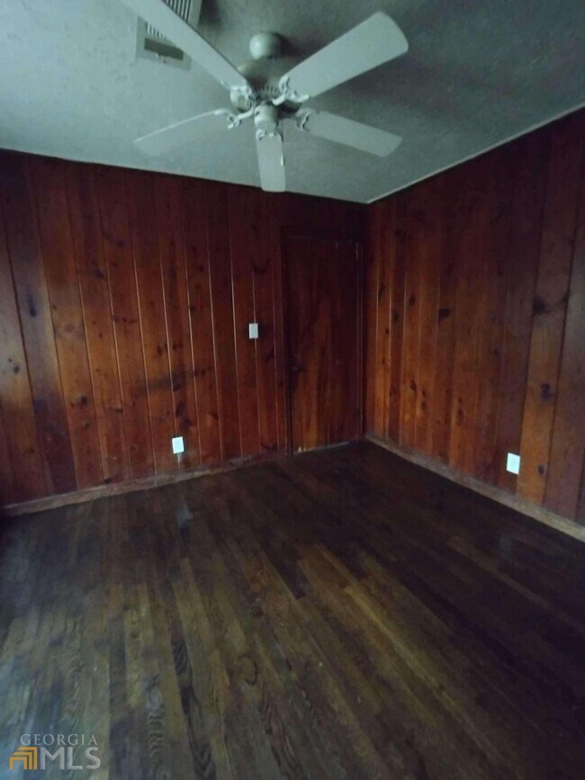 Building Photo - 1433 Meadowlark Dr