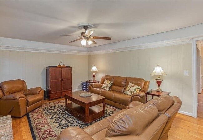 Building Photo - 5540 Windy Ridge Dr NE