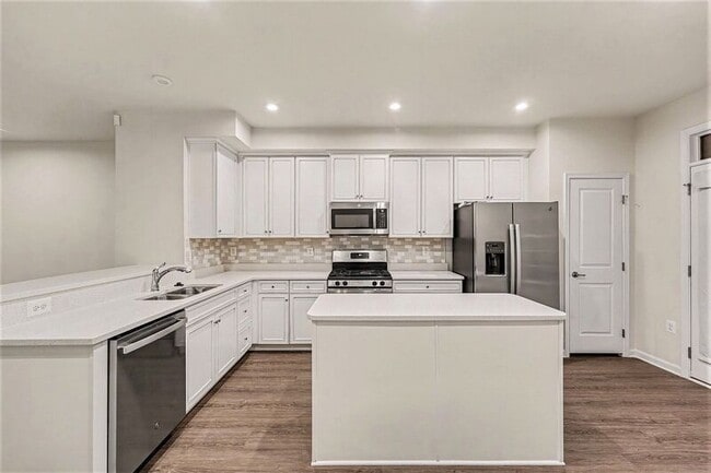 Building Photo - 2042 Track Cir