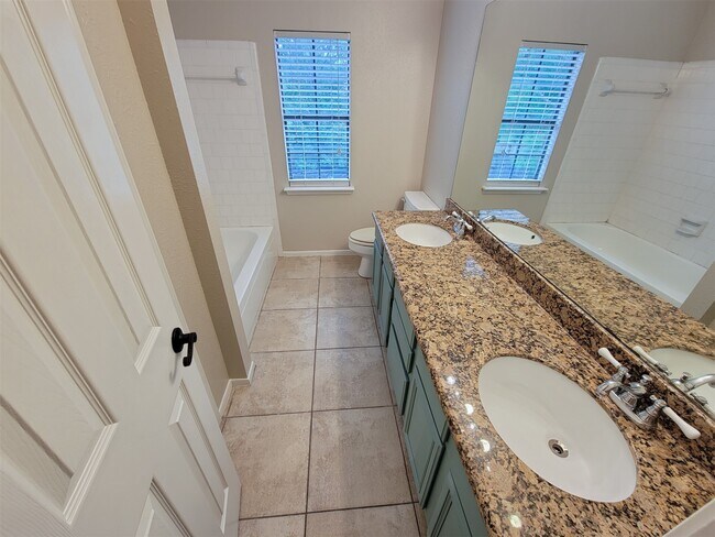 Building Photo - 17207 Meadow Heights Dr