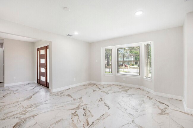 Building Photo - 7711 Antoine Dr