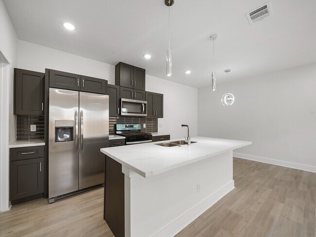 Building Photo - 8122 Double