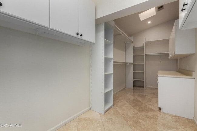 Building Photo - 4 Bedroom 2 Bathroom Scottsdale Ranch Home