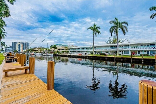 Building Photo - 2840 NE 33rd Ct