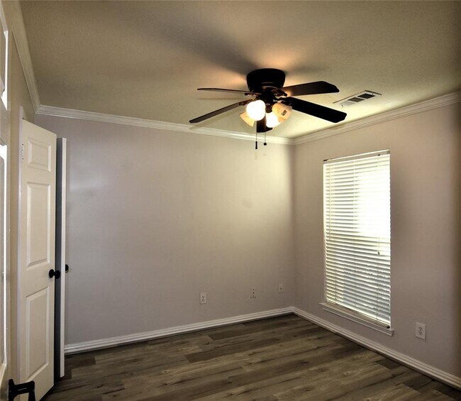 Building Photo - 22402 Rangeview Dr