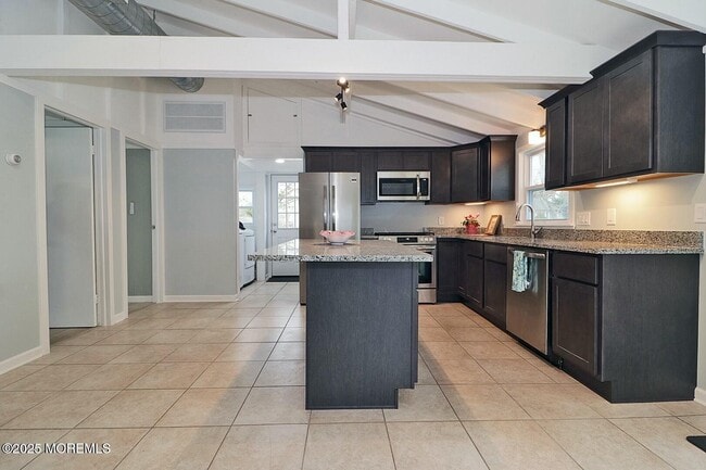 Building Photo - 701 Chesapeake Dr