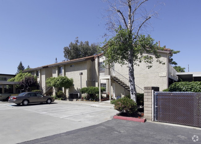 Primary Photo - Emerson Place Apartments