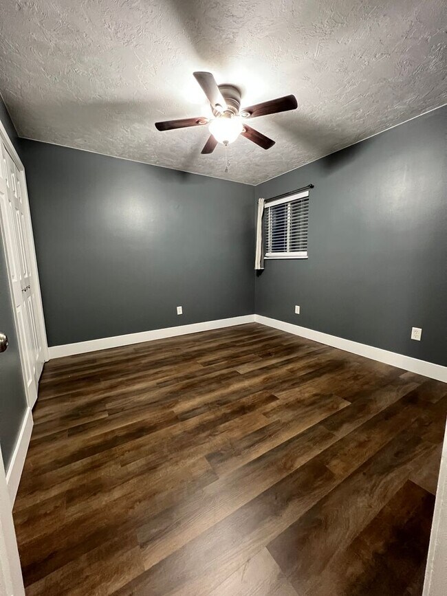 Building Photo - Hendricks Park Place Condo's