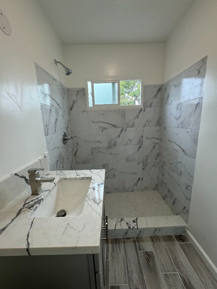 Building Photo - 1553 Ridgeley Dr