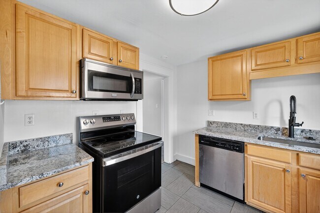 Building Photo - 814 Louis Ave