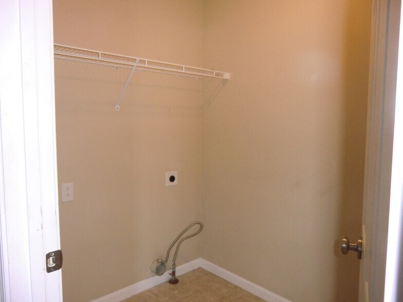 Building Photo - 1802 Sir Lancelot Dr