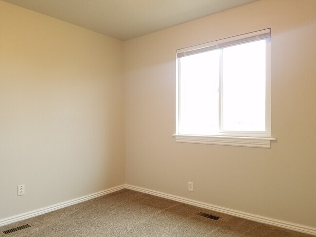 Building Photo - 7942 S Chadbourne Dr