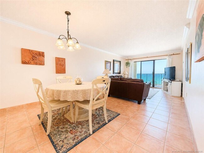 Building Photo - 7440 S Ocean Dr