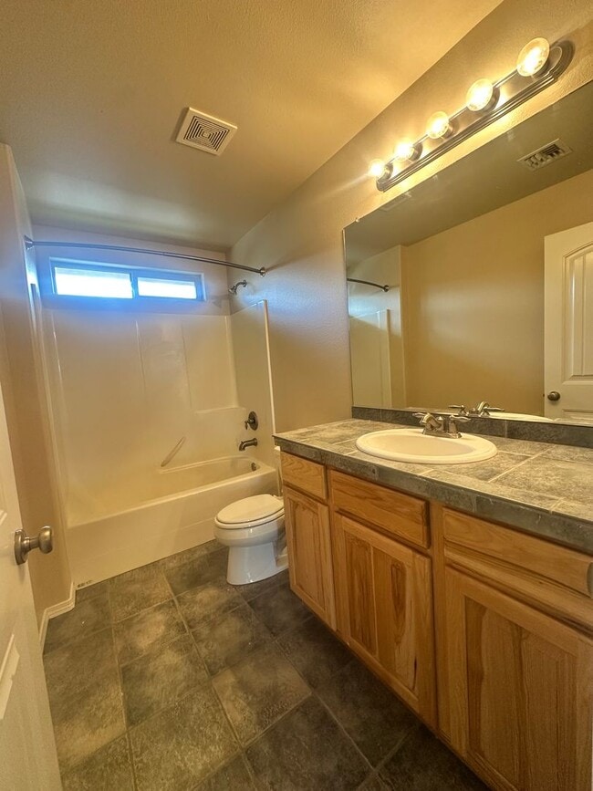Building Photo - 3 Bed Minutes from Old Mill – Fenced Yard,...