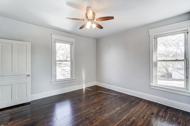 Building Photo - Three Bedroom Home in Hamilton!