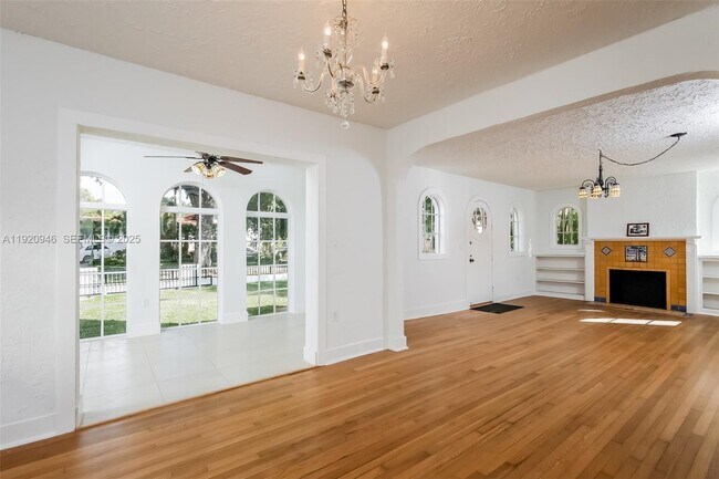 Building Photo - 1916 Ferdinand St