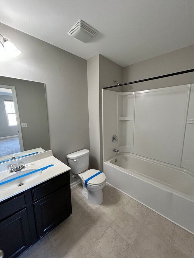 Building Photo - Spacious 5-Bedroom Home with Modern Amenit...