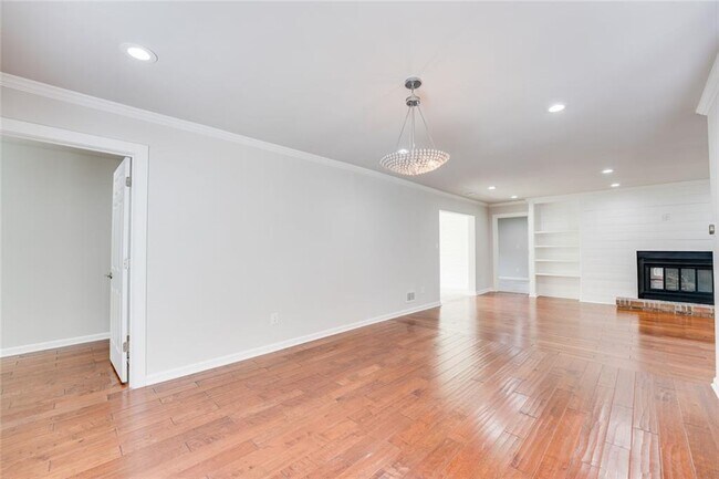 Building Photo - 35 Ashleigh Terrace NE