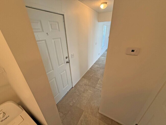 Building Photo - 2501 N Apperson Way