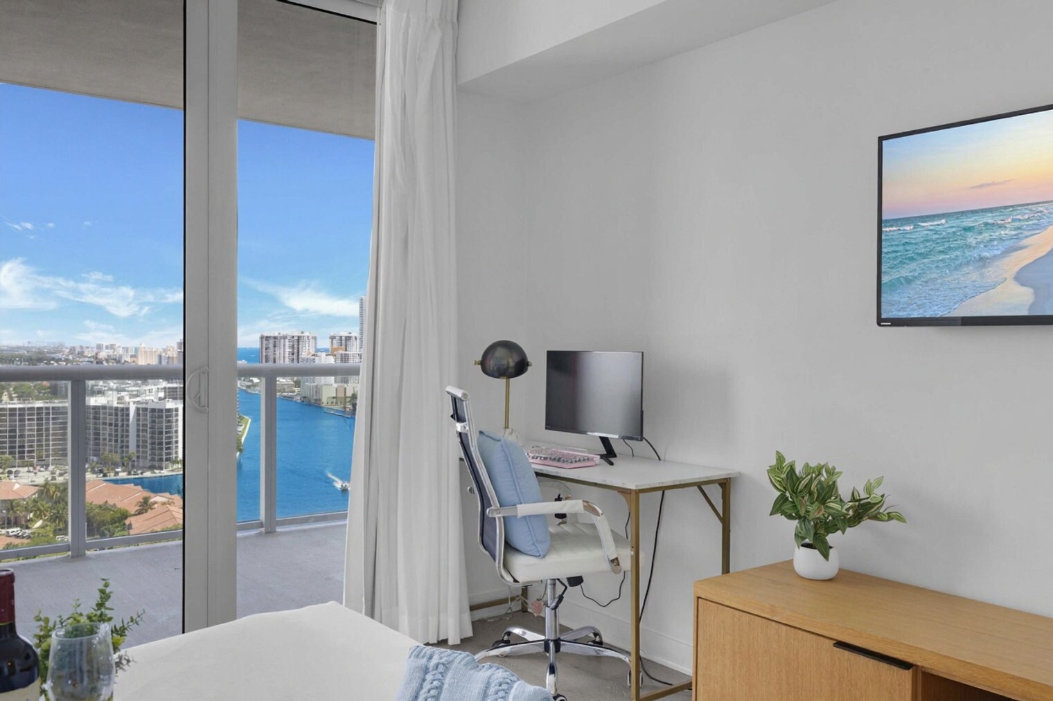 Building Photo - 1180 E Hallandale Beach Blvd