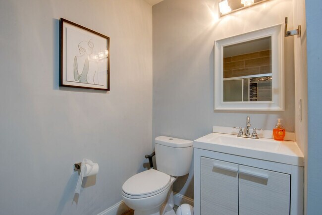Building Photo - 1055 Peeples St SW